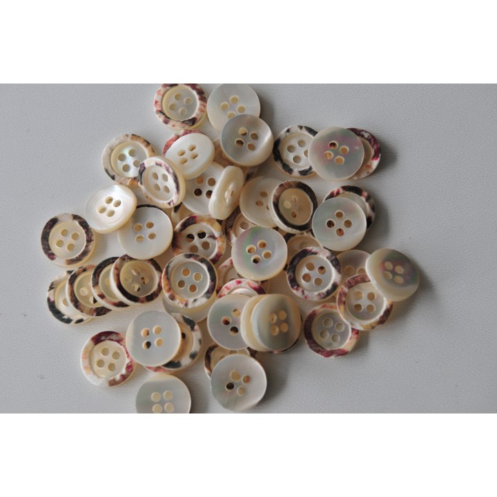 Mother-of-pearl, 4 holes, 11 mm (OK030)